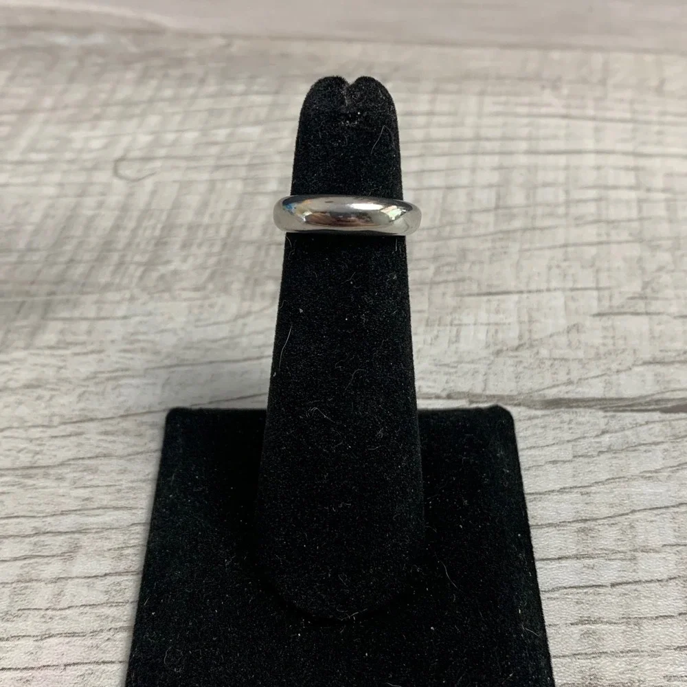 Unbranded Silver Tone Dome Band Ring Minimalist Chunky High Shine Size 4.25 3906